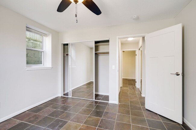 Building Photo - Remodeled Garden 2 bedroom