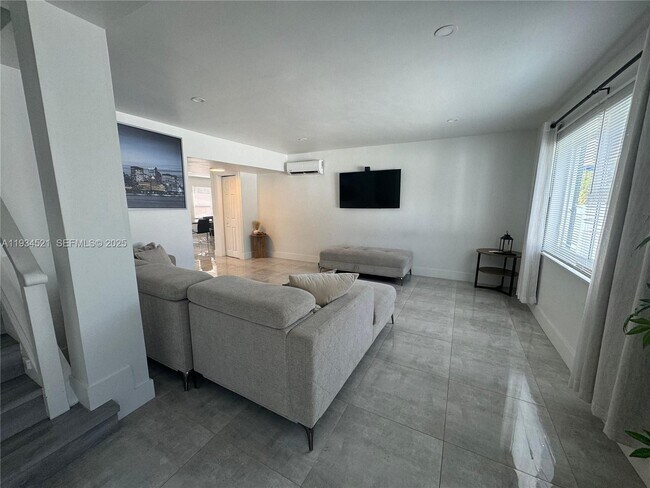 Building Photo - 1904 SW 28th St