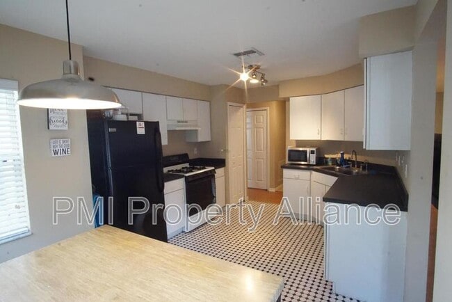 Building Photo - 12111 Goldenstar Ln