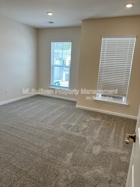 Building Photo - 315 Villanova Dr