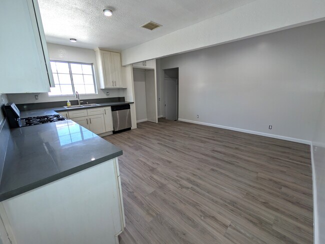 Building Photo - 7635 Birchleaf Ave