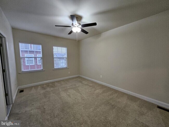 Building Photo - 6041 Maple Hill Rd