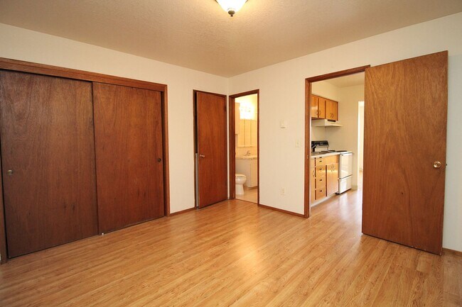 Building Photo - 7312-7334 N Lancaster Ave