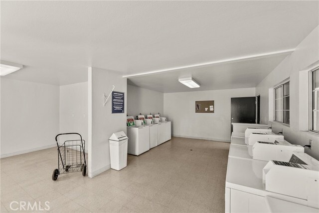 Building Photo - 5500 Owensmouth Ave