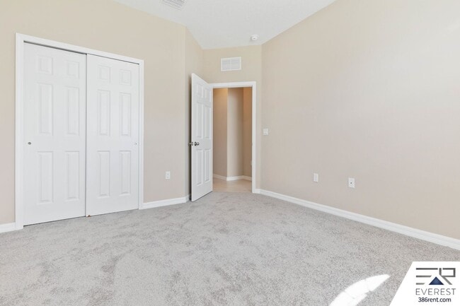 Building Photo - FULLY FENCED, LIKE NEW 3/2/2 IN DESIRABLE PINE GROVE