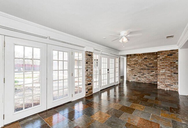 Building Photo - 4204 Pine Park Dr