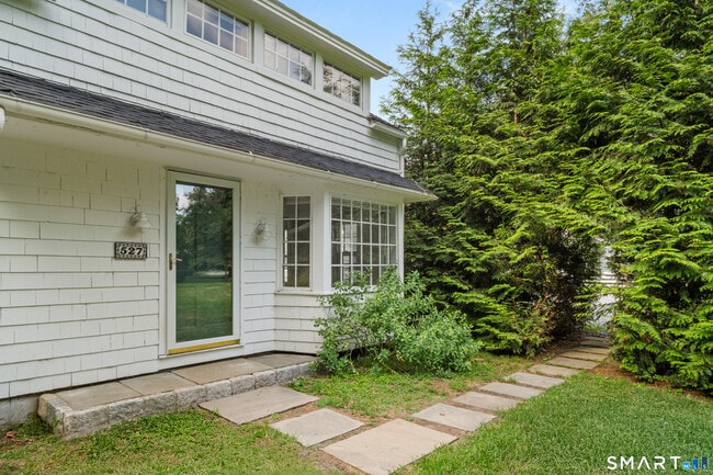 Building Photo - 527 Danbury Rd