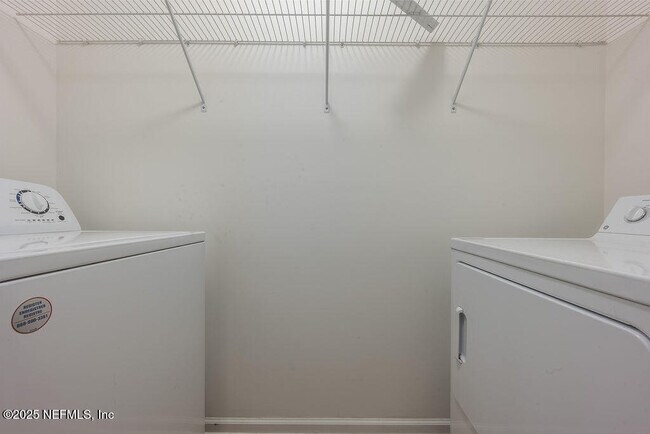 Building Photo - 168 Jardin De Mer Pl