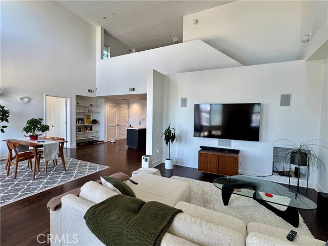 Building Photo - 4211 Redwood Ave