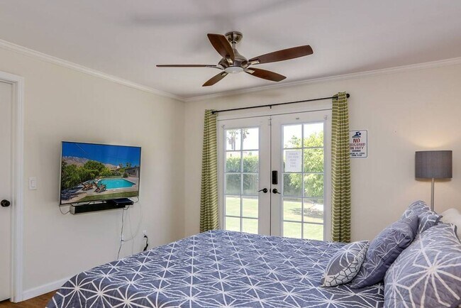 Building Photo - Family-Friendly Oasis in North Palm Springs