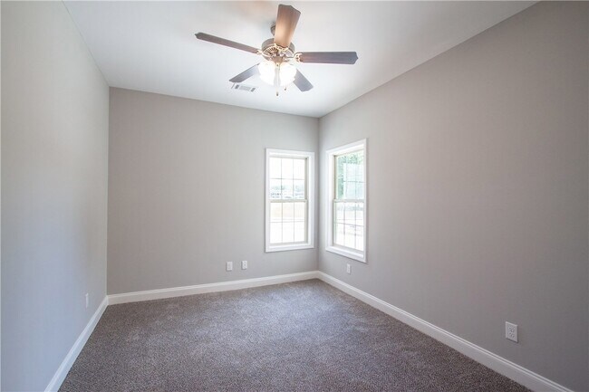 Building Photo - 100 Easy St