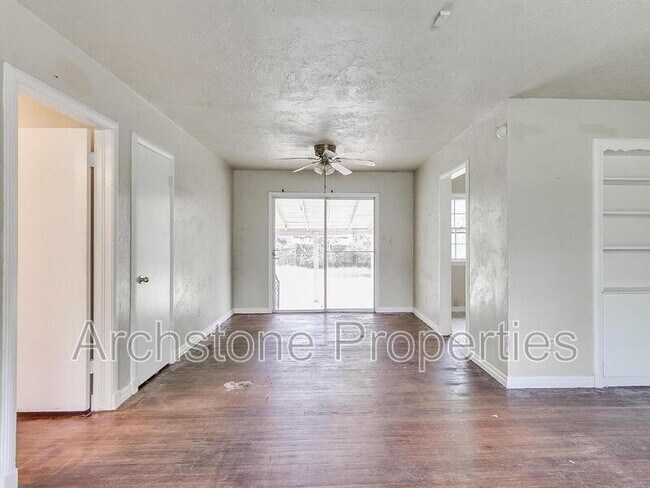 Building Photo - 1614 SW 41st St