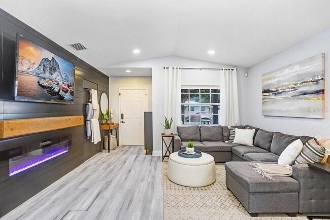 Building Photo - 3122 W Grace St