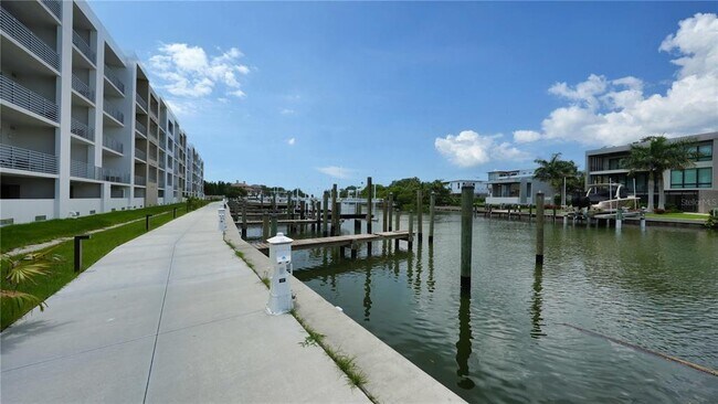 Building Photo - 1709 N Tamiami Trl