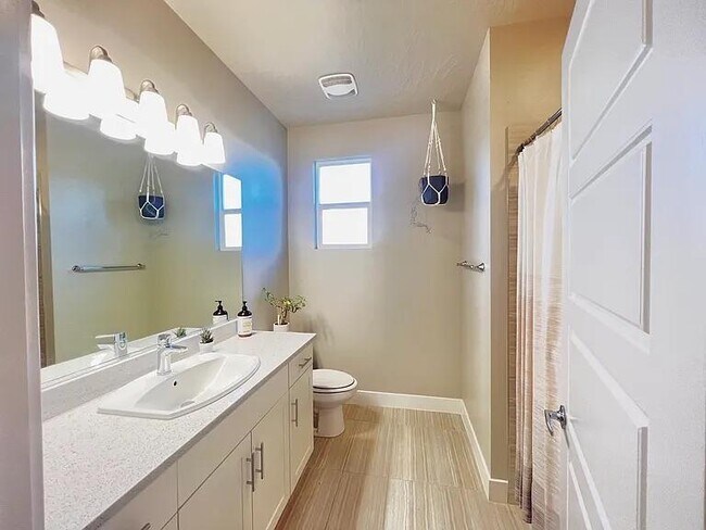 Building Photo - 438 N Stone Mountain Dr
