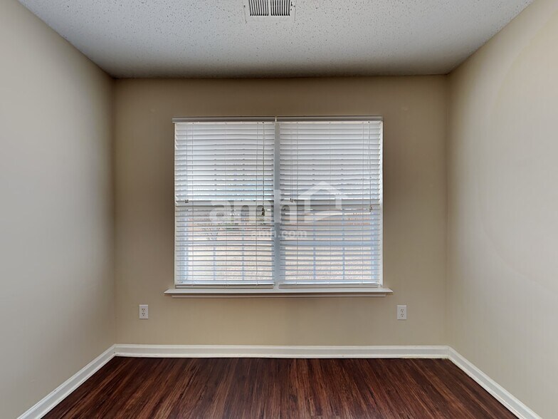 Building Photo - 430 Old Wood Ln