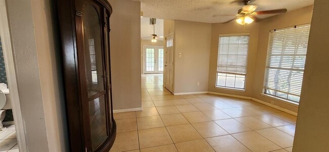 Building Photo - 15902 Oak Mountain Dr