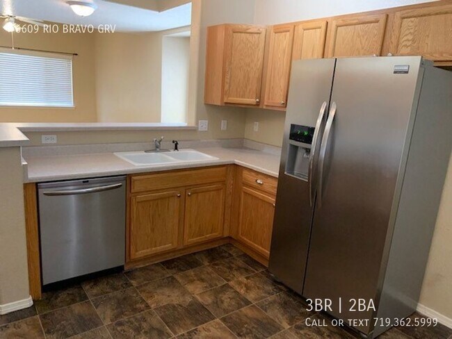 Building Photo - 2-story Townhome with Finished Basement