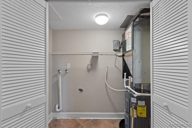 Building Photo - 11310 W Bayshore Dr