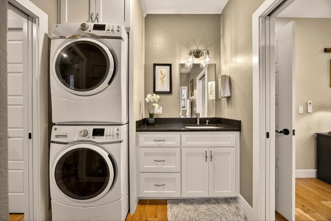 Building Photo - 860 Humbug Creek Rd