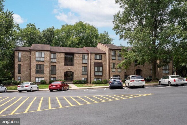 Building Photo - 2045 Royal Fern Ct