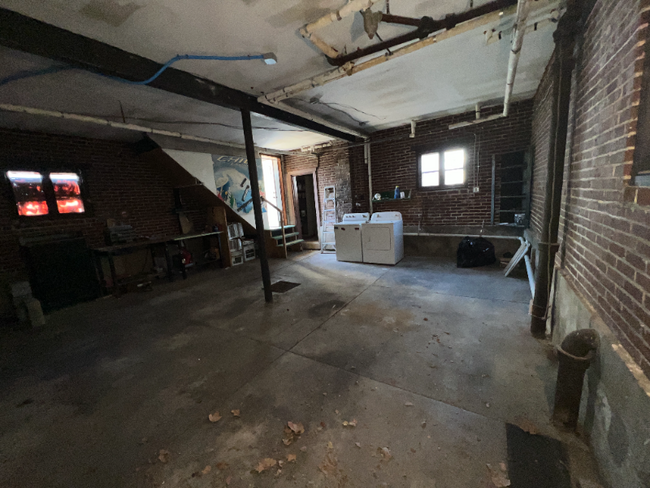 Building Photo - 1320 Hamilton St