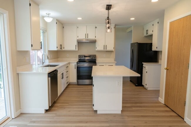 Building Photo - 4Bd/3.5Ba Mill Creek House