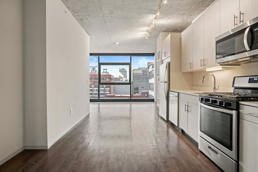 Building Photo - 712 S Clark St