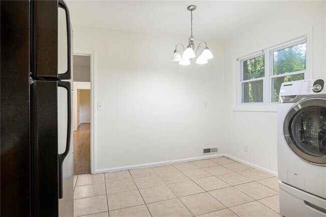 Building Photo - 804 Brookdale Dr SW