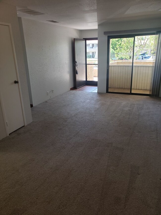 Building Photo - Great One-Bedroom Condo In Palm Springs - ...