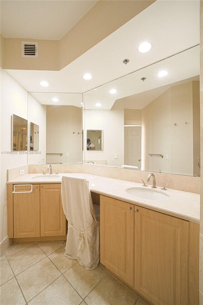 Building Photo - 3255 NE 184th St