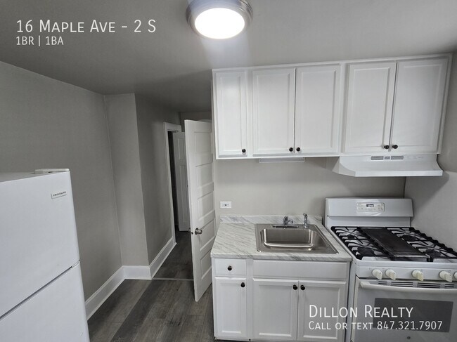 Building Photo - 16 Maple Ave