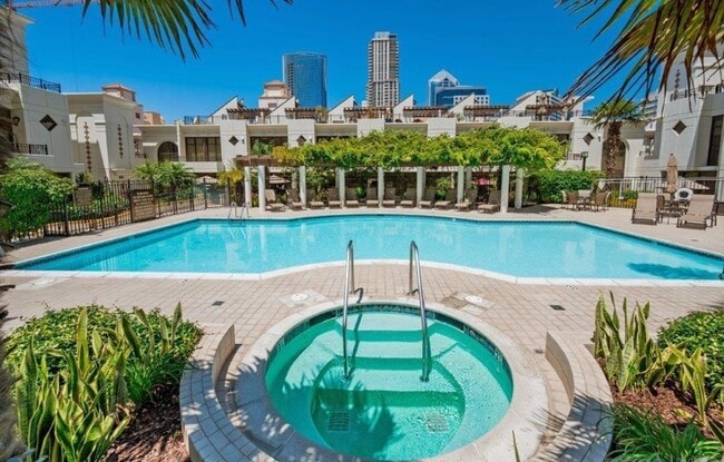 Building Photo - Bay View Condo at Park Place in Downtown San Diego