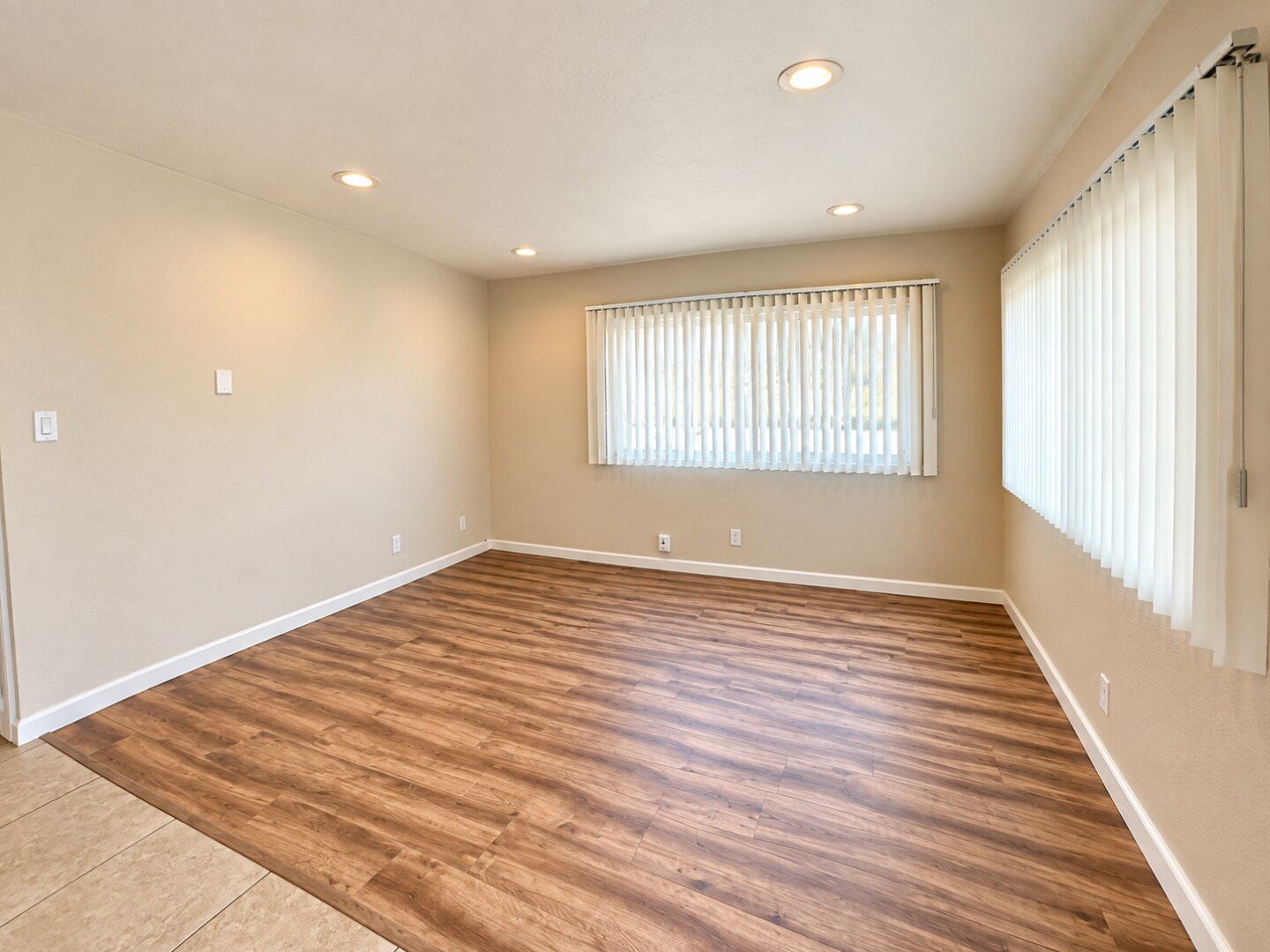 Building Photo - 9906 Buena Vista Dr