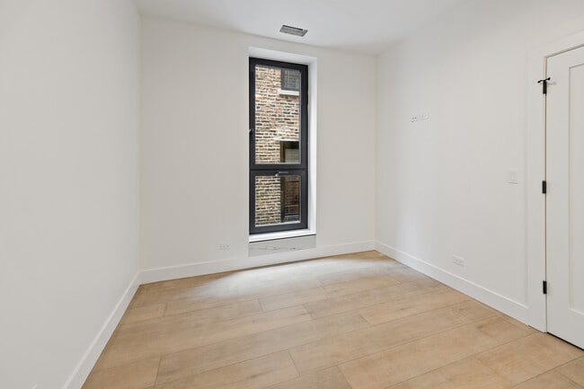 Building Photo - 1313 W Taylor St