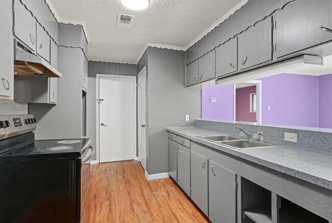 Building Photo - 2621 16th Ave N