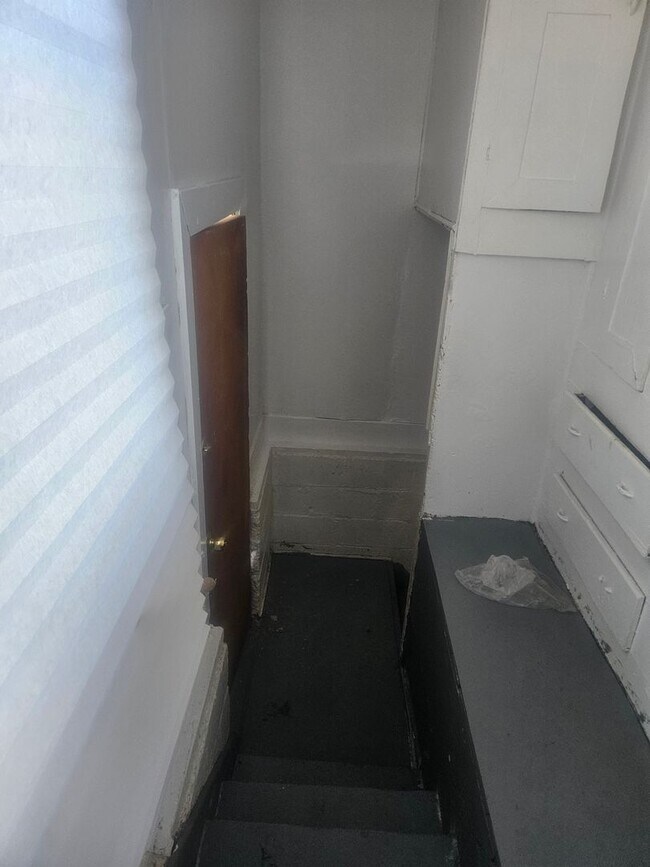 Building Photo - 2bd/1 bath Single Family Home!