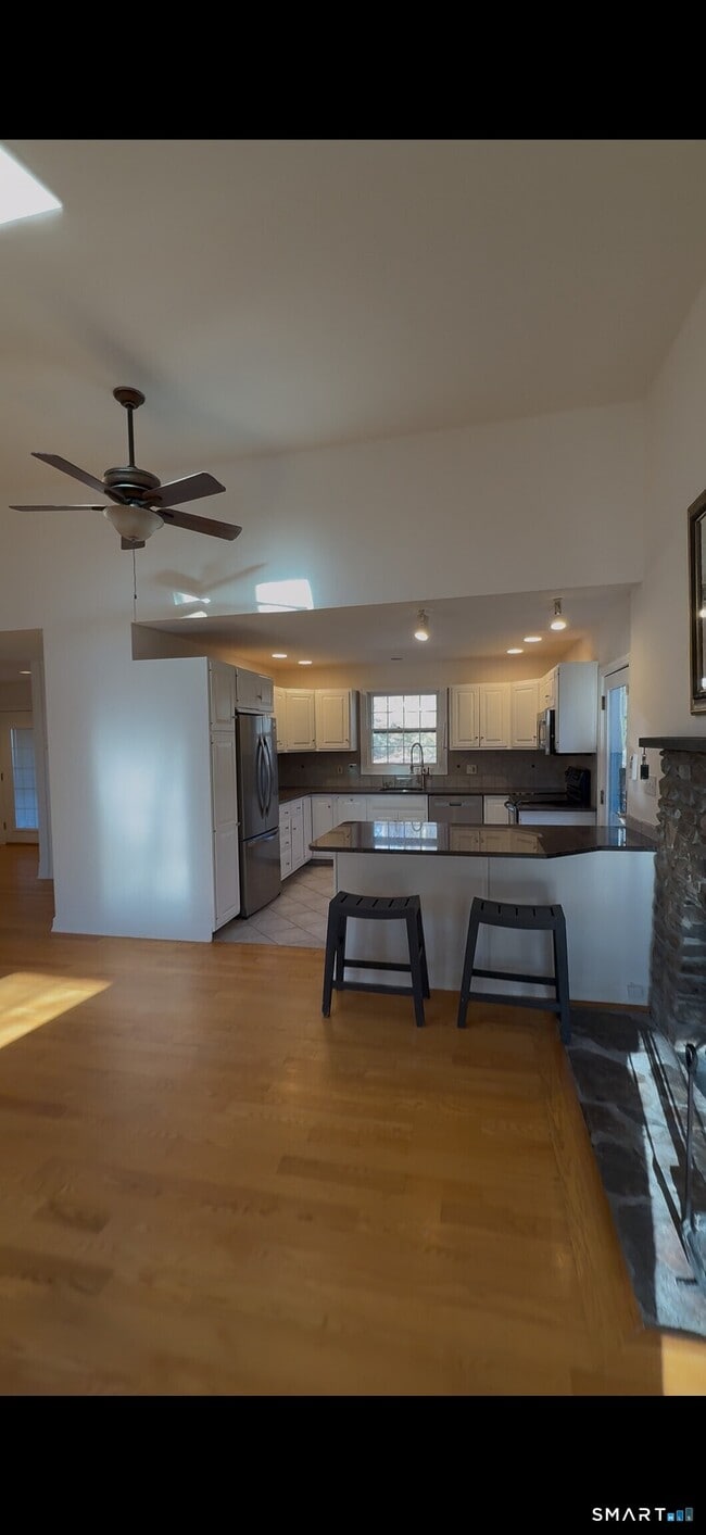 Building Photo - 5 Locust Ln