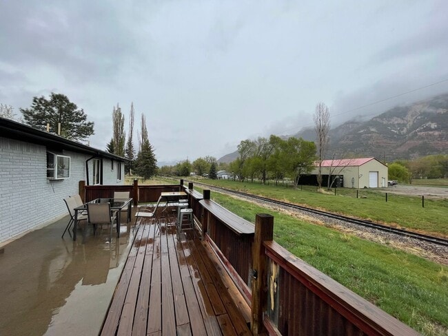 Building Photo - Spacious Single Level Ranch Style 4 Bed 2 ...