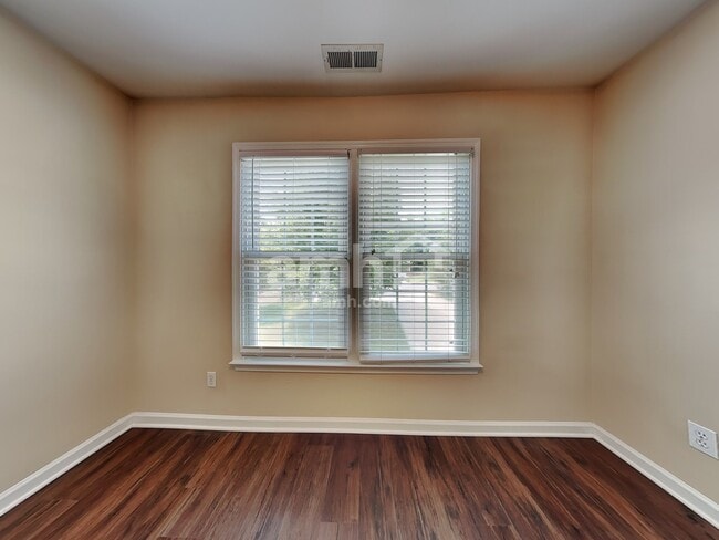 Building Photo - 17 Oleander Point