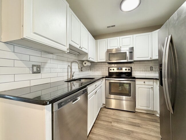 Building Photo - Modern 2-Bedroom Condo Near Everything in Downtown Royal Oak