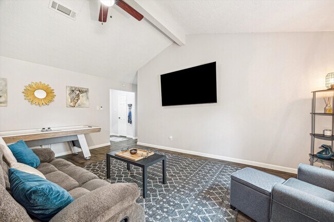 Building Photo - 5013 Valleyview Dr