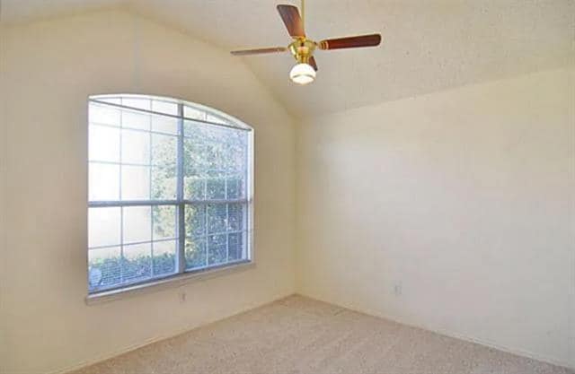 Building Photo - 2081 Amherst Dr
