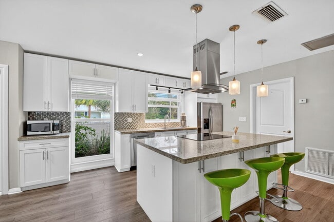 Building Photo - 113 Park Ln E