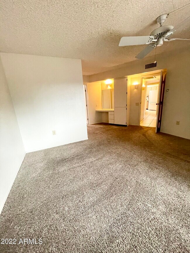 Building Photo - 10867 W Emerald Dr