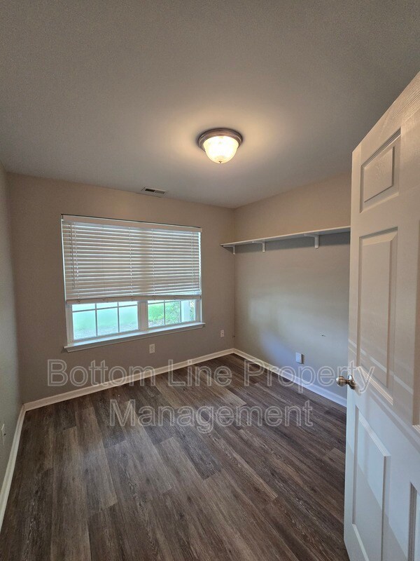 Building Photo - 3850 Fircrest Dr