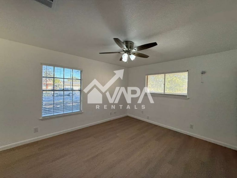 Building Photo - 7462 Meadow Breeze Dr