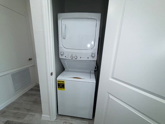 Building Photo - New Construction Suite! 1/1 Side entry uni...