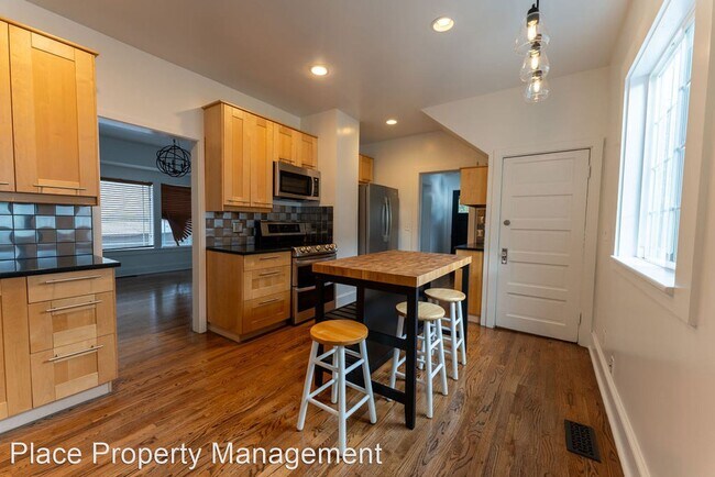 Building Photo - 4 br, 2 bath House - 1134 SE Marion St. Un...