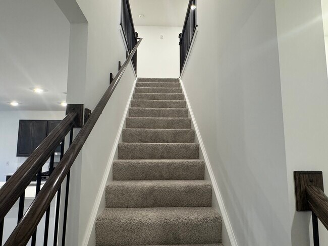 Building Photo - 14849 S Hillside Dr